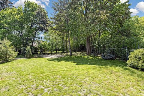 Photo 4 at 38 Lingarde Drive, Maryvale, Toronto