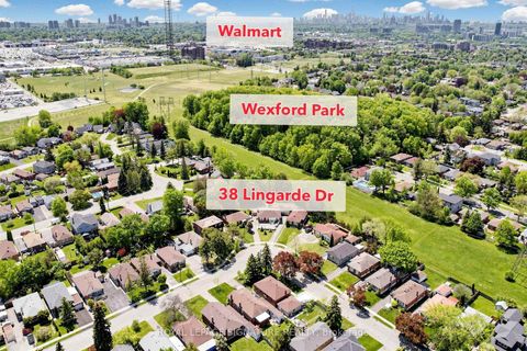 Photo 6 at 38 Lingarde Drive, Maryvale, Toronto