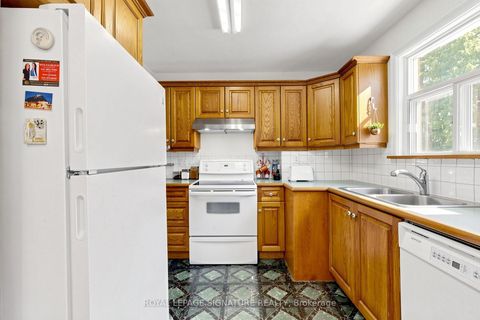 Photo 10 at 38 Lingarde Drive, Maryvale, Toronto