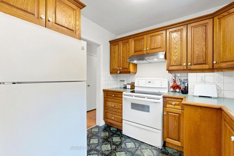 Photo 11 at 38 Lingarde Drive, Maryvale, Toronto