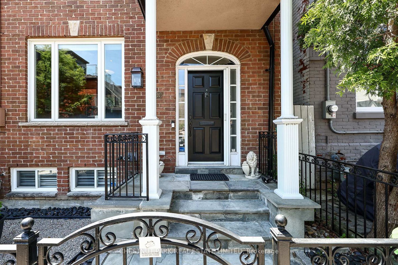 2c Tacoma Avenue, Moore Park, Toronto 