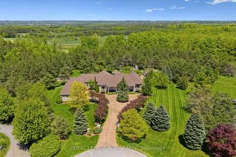 Photo 2 at 7 Sugarbush Lane, Rural Uxbridge, Uxbridge