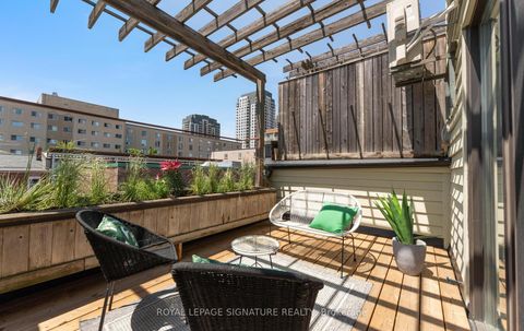 Photo 33 at 7 - 692 St. Clarens Avenue, Junction, Toronto