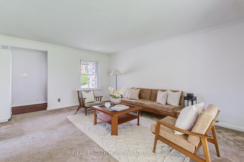 Photo 3 at 36 Hesketh Court, Victoria Village, Toronto