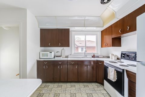 Photo 8 at 36 Hesketh Court, Victoria Village, Toronto