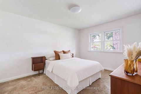 Photo 11 at 36 Hesketh Court, Victoria Village, Toronto