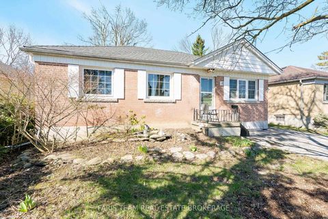 Photo 2 at 18 Newton Street, Wellington, Barrie