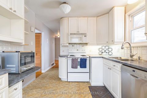 Photo 3 at 18 Newton Street, Wellington, Barrie