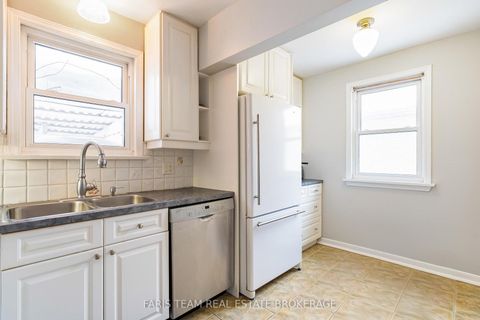Photo 5 at 18 Newton Street, Wellington, Barrie