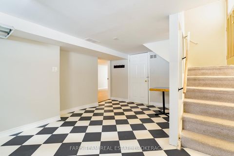 Photo 17 at 18 Newton Street, Wellington, Barrie