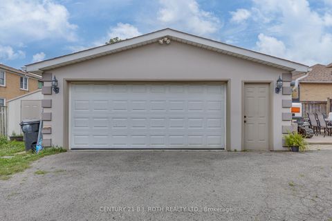 Photo 10 at 193 Epsom Downs Drive, CFB, Toronto