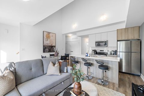 Photo 3 at 449 Lansdowne Avenue, Dufferin Grove, Toronto