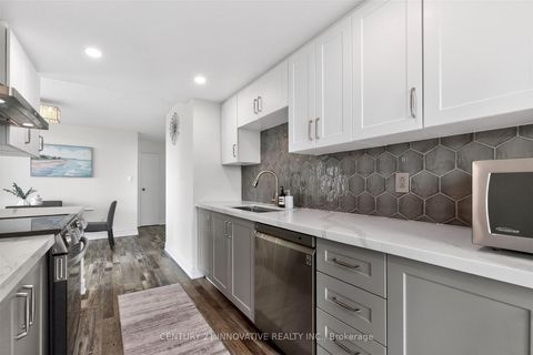 Photo 7 at 415 - 5 Rowntree Road, Jamestown, Toronto