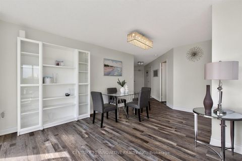 Photo 10 at 415 - 5 Rowntree Road, Jamestown, Toronto