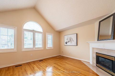Photo 12 at 93 Tillie Square, Milliken Mills East, Markham