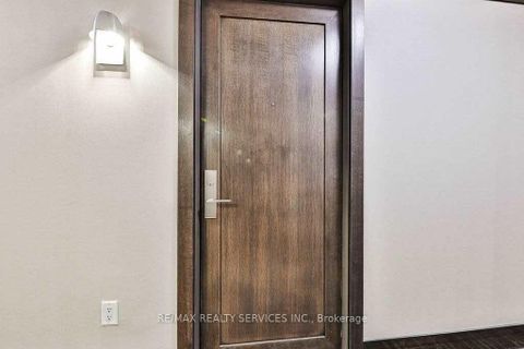 Photo 4 at 20 Blue Jays Way, Waterfront Communities C1, Toronto
