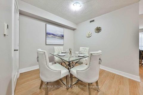 Photo 6 at 20 Blue Jays Way, Waterfront Communities C1, Toronto