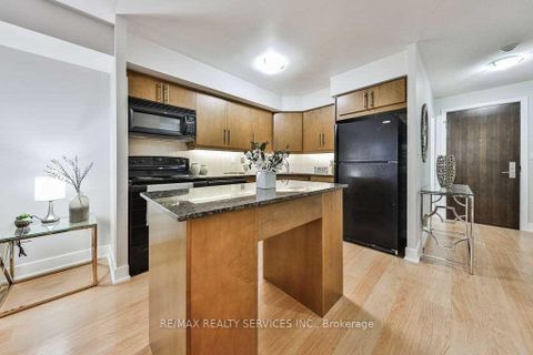 Photo 7 at 20 Blue Jays Way, Waterfront Communities C1, Toronto