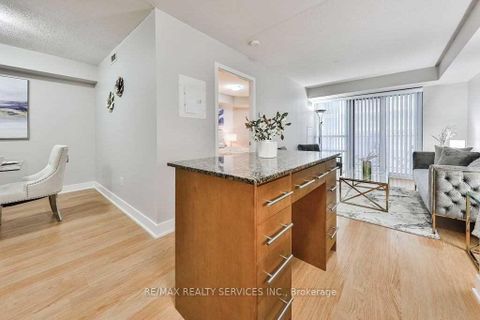Photo 10 at 20 Blue Jays Way, Waterfront Communities C1, Toronto