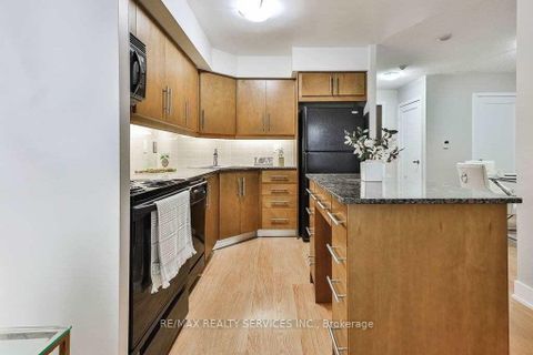 Photo 11 at 20 Blue Jays Way, Waterfront Communities C1, Toronto