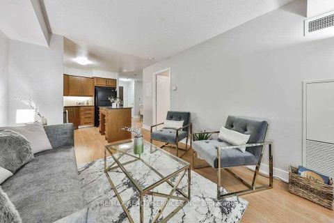 Photo 13 at 20 Blue Jays Way, Waterfront Communities C1, Toronto