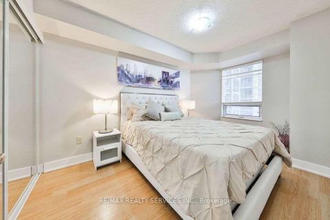 Photo 14 at 20 Blue Jays Way, Waterfront Communities C1, Toronto