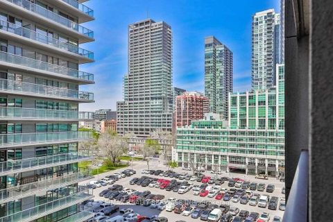 Photo 17 at 20 Blue Jays Way, Waterfront Communities C1, Toronto