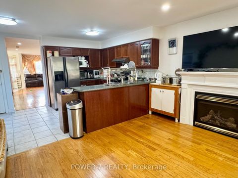 Photo 5 at 85B Maybourne Avenue, Birchmount, Toronto