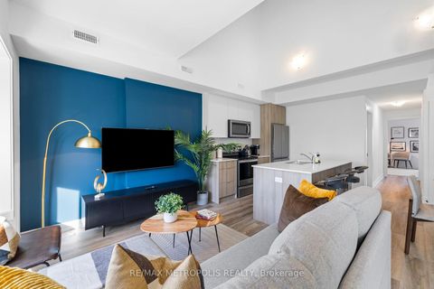 Photo 2 at 447 Lansdowne Avenue, Dufferin Grove, Toronto
