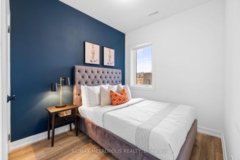 Photo 6 at 447 Lansdowne Avenue, Dufferin Grove, Toronto
