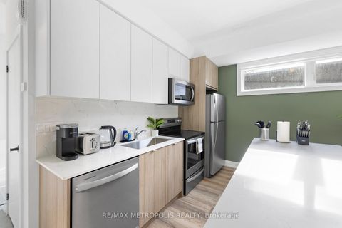 Photo 36 at 447 Lansdowne Avenue, Dufferin Grove, Toronto