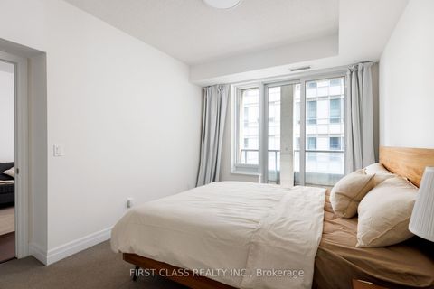 Photo 14 at 2208 - 35 Balmuto Street, Bay Street Corridor, Toronto