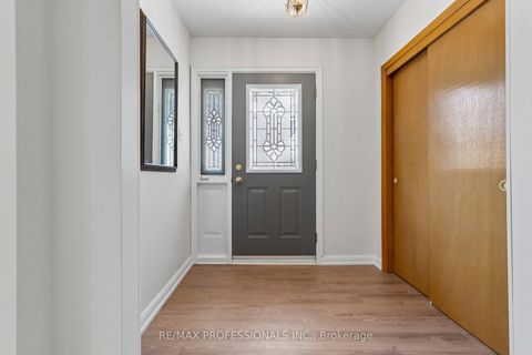 Photo 5 at 151 Perry Crescent, Rosethorn, Toronto