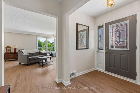 Photo 7 at 151 Perry Crescent, Rosethorn, Toronto