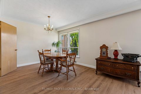 Photo 13 at 151 Perry Crescent, Rosethorn, Toronto