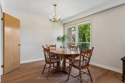 Photo 14 at 151 Perry Crescent, Rosethorn, Toronto