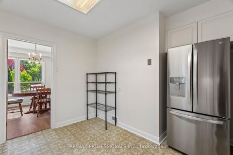Photo 18 at 151 Perry Crescent, Rosethorn, Toronto