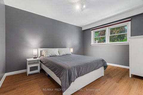 Photo 22 at 151 Perry Crescent, Rosethorn, Toronto