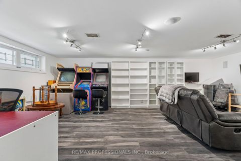 Photo 34 at 151 Perry Crescent, Rosethorn, Toronto