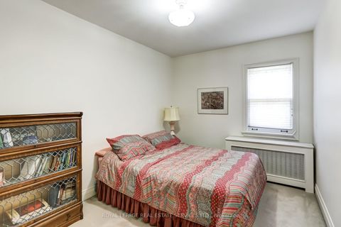 Photo 14 at 24 Tanager Avenue, Leaside, Toronto