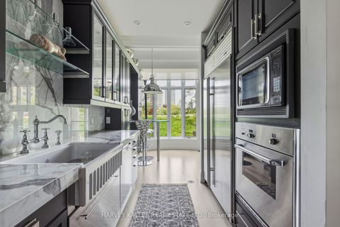 Photo 1 at 21 - 260 Russell Hill Road, Casa Loma, Toronto
