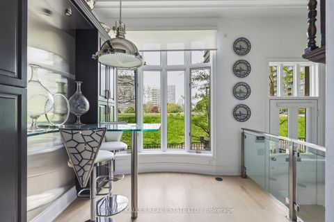 Photo 2 at 21 - 260 Russell Hill Road, Casa Loma, Toronto
