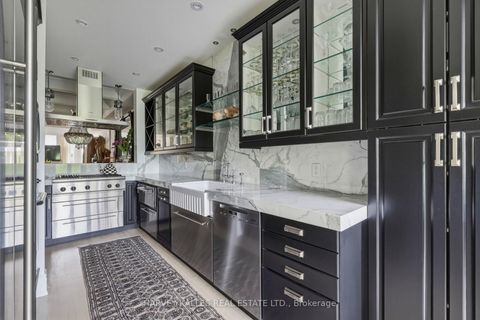 Photo 4 at 21 - 260 Russell Hill Road, Casa Loma, Toronto