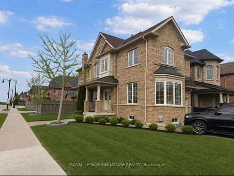 Photo 2 at 45 Pelham Drive, Kleinburg, Vaughan