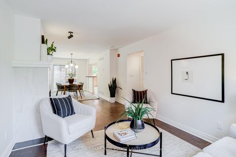 Photo 4 at 9 - 41 Spruce Street, South St. James Town, Toronto