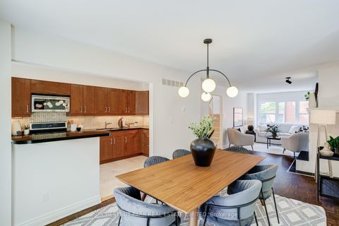 Photo 5 at 9 - 41 Spruce Street, South St. James Town, Toronto