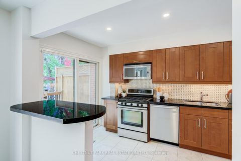 Photo 7 at 9 - 41 Spruce Street, South St. James Town, Toronto