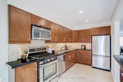 Photo 8 at 9 - 41 Spruce Street, South St. James Town, Toronto