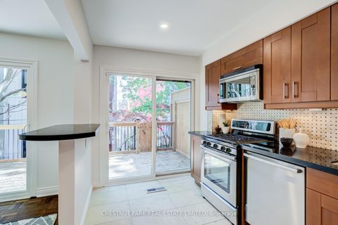 Photo 10 at 9 - 41 Spruce Street, South St. James Town, Toronto