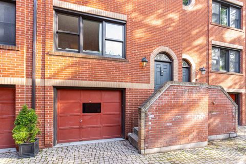 Photo 41 at 9 - 41 Spruce Street, South St. James Town, Toronto